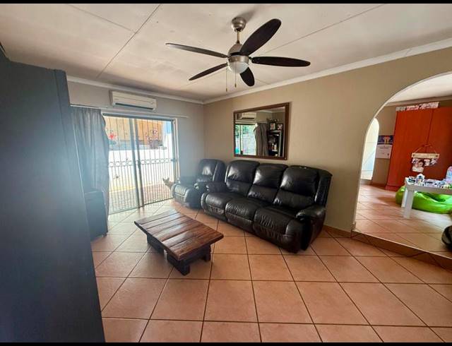 4 BEDROOM HOUSE FOR SALE IN ROOIHUISKRAAL